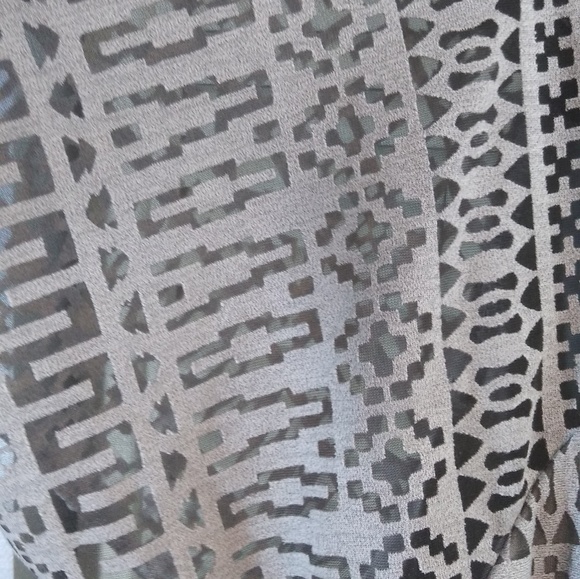 Ava james gray shirt - Picture 7 of 8